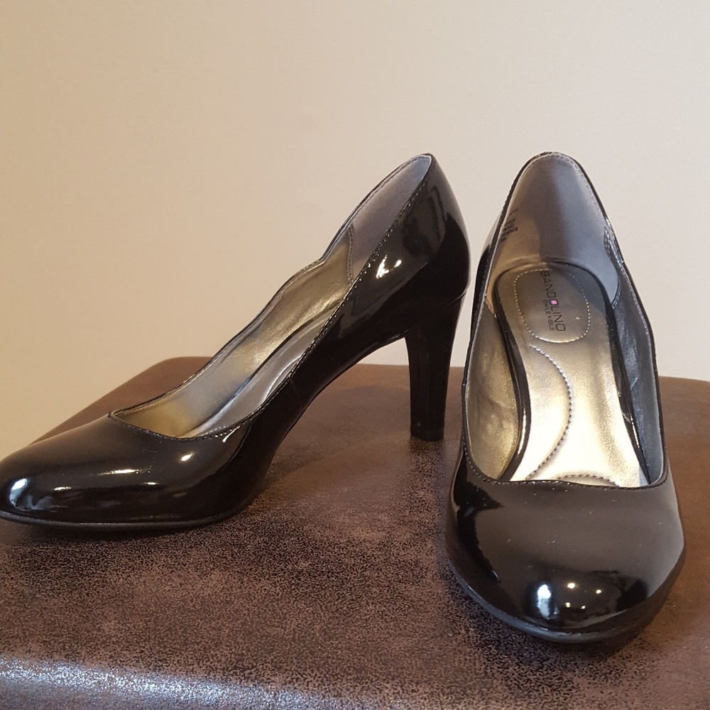 Bandolino Classic Black Pumps